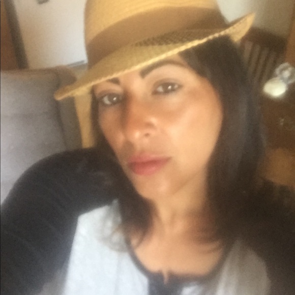 Meet your Posher, Dolores - Picture 1 of 1